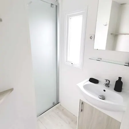 Bungalow De 3 Chambres Avec Piscine Partagee Terrasse Et Wifi A Jean De Monts A 3 Km De La Saint-Jean-de-Monts