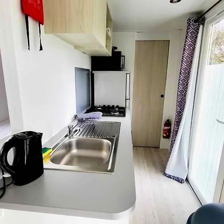 Bungalow De 3 Chambres Avec Piscine Partagee Terrasse Et Wifi A Jean De Monts A 3 Km De La *