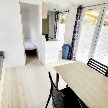 Bungalow De 3 Chambres Avec Piscine Partagee Terrasse Et Wifi A Jean De Monts A 3 Km De La