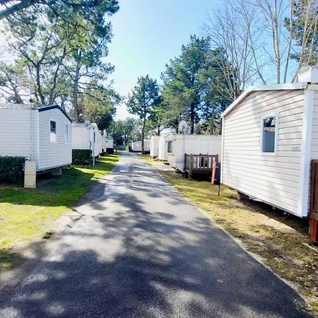 Bungalow De 3 Chambres Avec Piscine Partagee Terrasse Et Wifi A Jean De Monts A 3 Km De La Nyaraló Saint-Jean-de-Monts