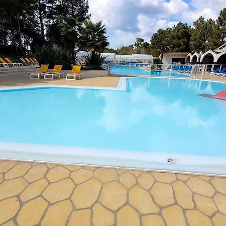 Bungalow De 3 Chambres Avec Piscine Partagee Terrasse Et Wifi A Jean De Monts A 3 Km De La Saint-Jean-de-Monts